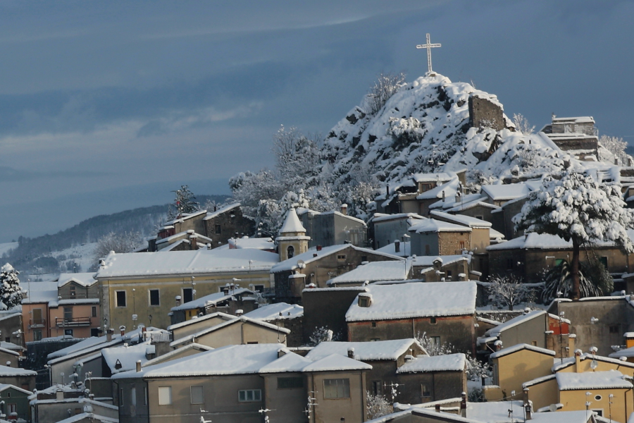 Rotonda innevata - Foto Pino Di Tomaso